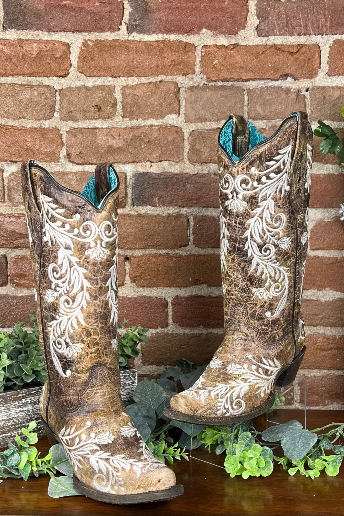 Distressed brown leather clearance boots