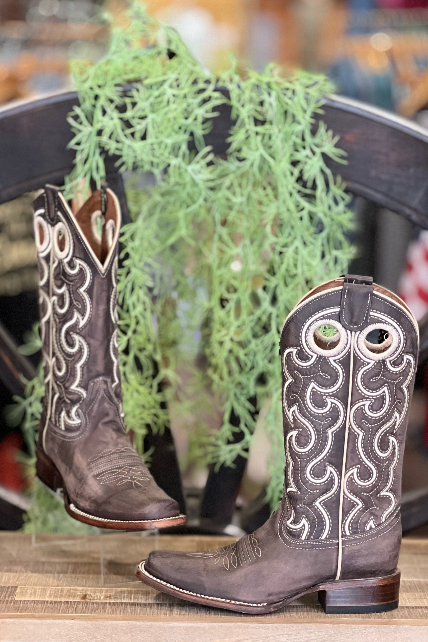 Circle g embroidered cowboy cheap boot