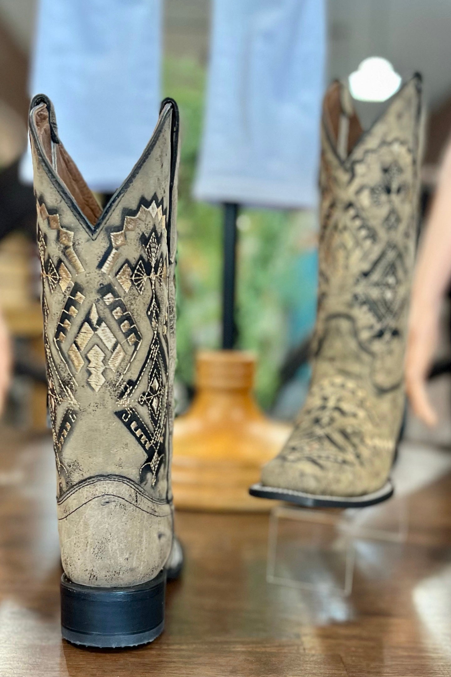 Women's embroidered clearance western boots