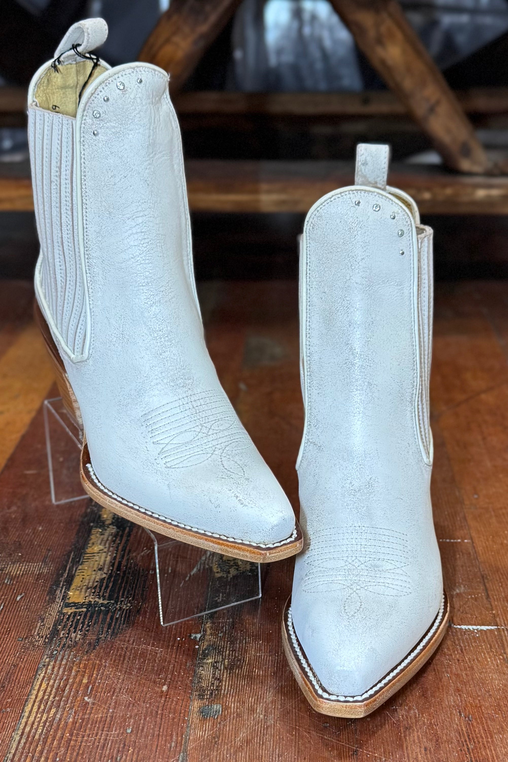 Hart 6" Boot in White by Justin Boots-Women's Boot-Justin Boots-Gallop 'n Glitz- Women's Western Wear Boutique, Located in Grants Pass, Oregon