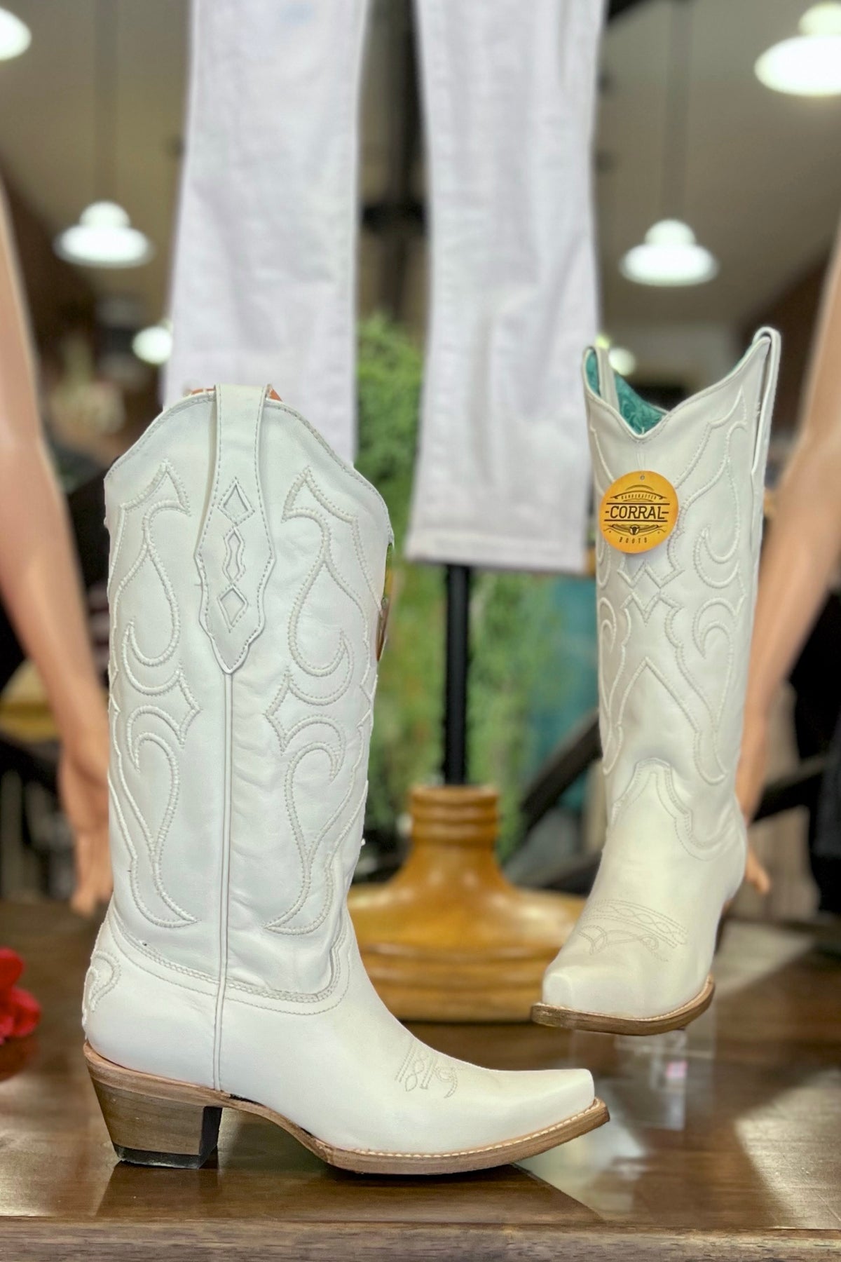 Corral LD White Embroidery Boot