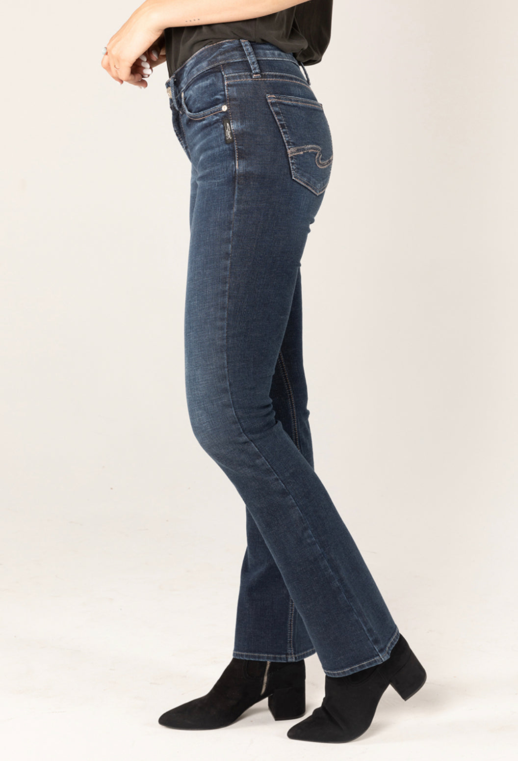 Silver jeans hotsell avery slim boot